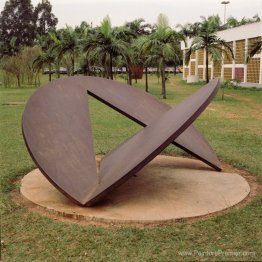 Escultura no Jardim do MAC-USP Escultura no Jardim do MAC-USP