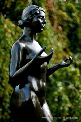 Nymphe (figure centrale pour les trois nymphes) Nymphe (figure centrale pour les trois nymphes)