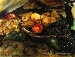 Nature morte avec des fleurs, du crâne et des feuilles de chêne