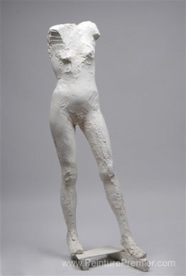 Figure féminine debout