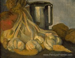 Un tas d'ail et un narte-chars en étain