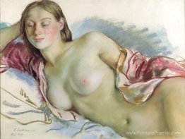 Nu inclinable avec le manteau cerise