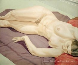 Assieuse femme nue sur drapé violet