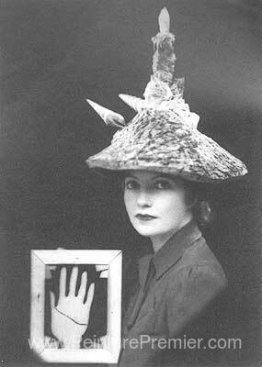 Chapeau de cérémonie pour manger du bouillabaisse