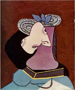 Femme dans un chapeau de paille