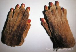 Gants en fourrure avec des doigts en bois