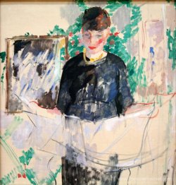 Femme en noir lire un journal