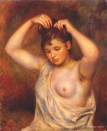 Femme peignant ses cheveux