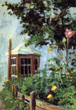 Maison avec une baie vitrée dans le jardin