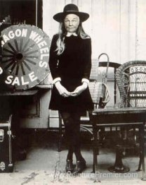 Portrait ridicule (roues de wagon)
