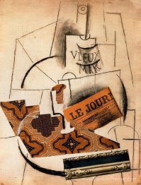 Bouteille de Vieu Marc, verre et journal