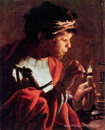 Garçon allumant un tuyau