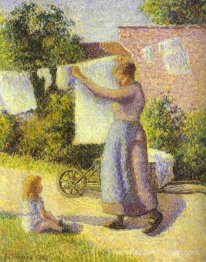 Femme raccroche le lavage