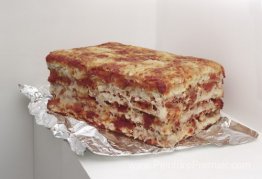 Une partie de lasagne al forno à emporter