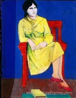 Femme dans une robe jaune