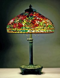 Lampe de bibliothèque. Conception de pivoine