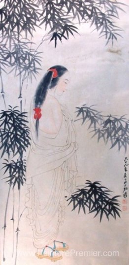 Beauté dans le chèque de cheveux roux, chaussures en bois, robe Beauté dans le chèque de cheveux roux, chaussures en bois, robe