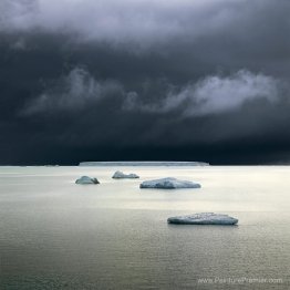 Cinq icebergs (mer de Wedell, Antarctique) Cinq icebergs (mer de Wedell, Antarctique)