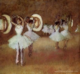 Répétition de danse dans le studio de l'opéra Répétition de danse dans le studio de l'opéra