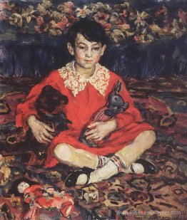 Portrait de fille assise sur un tapis coloré avec les jouets. (K Portrait de fille assise sur un tapis coloré avec les jouets. (K