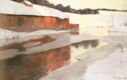 Un bâtiment d'usine près d'une rivière glacée en hiver Un bâtiment d'usine près d'une rivière glacée en hiver