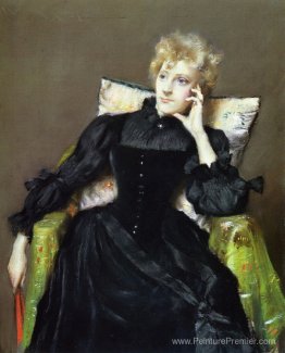 Femme assise en robe noire Femme assise en robe noire