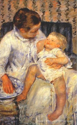 Mère sur le point de laver son enfant endormi Mère sur le point de laver son enfant endormi