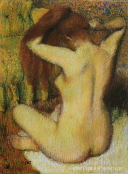 Femme peignant ses cheveux Femme peignant ses cheveux