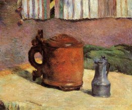 Jug d'argile et tasse d'irine Jug d'argile et tasse d'irine