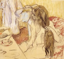 Une femme se brossant les cheveux Une femme se brossant les cheveux