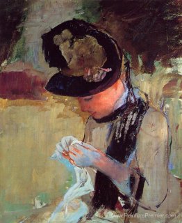 Jeune femme coudre dans le jardin Jeune femme coudre dans le jardin