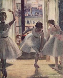 Trois danseurs dans une salle d'exercice Trois danseurs dans une salle d'exercice