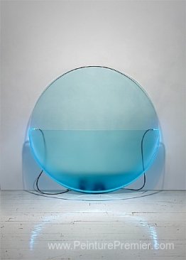 Cercle éclairé bleu avec du verre gravé Cercle éclairé bleu avec du verre gravé