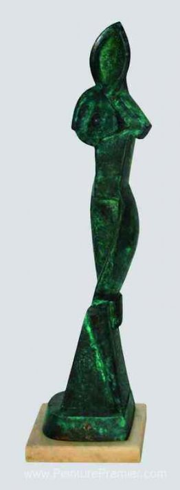 Figure féminine debout Figure féminine debout