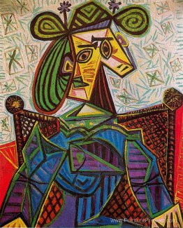 Femme assise dans un fauteuil Femme assise dans un fauteuil