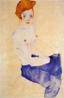 Fille assise avec torse nu et jupe bleu clair Fille assise avec torse nu et jupe bleu clair