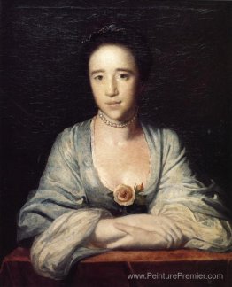 Jeune femme se penchant sur un rebord Jeune femme se penchant sur un rebord
