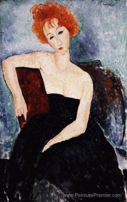 Fille à tête rouge en robe de soirée Fille à tête rouge en robe de soirée