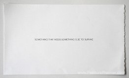 Quelque chose qui a besoin de quelque chose d'autre pour survivr Quelque chose qui a besoin de quelque chose d'autre pour survivr