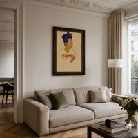 Autoportrait avec les mains sur la poitrine — Appartement parisien
