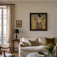 Dame avec fan — Appartement parisien