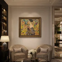 Dame avec fan — Hôtel de charme
