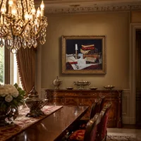 Nature morte avec des livres et des bougies — Salle à manger de château