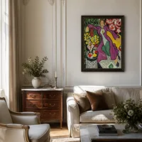 Femme dans un manteau violet — Appartement parisien