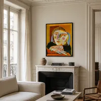 Femme par la fenêtre — Appartement parisien