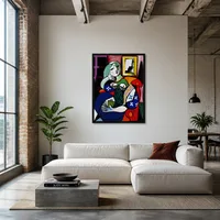 Femme avec livre — Loft moderne