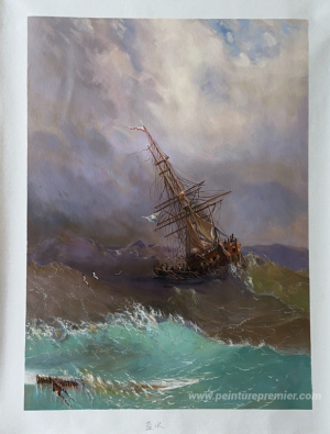 Navire dans la mer Stormy
